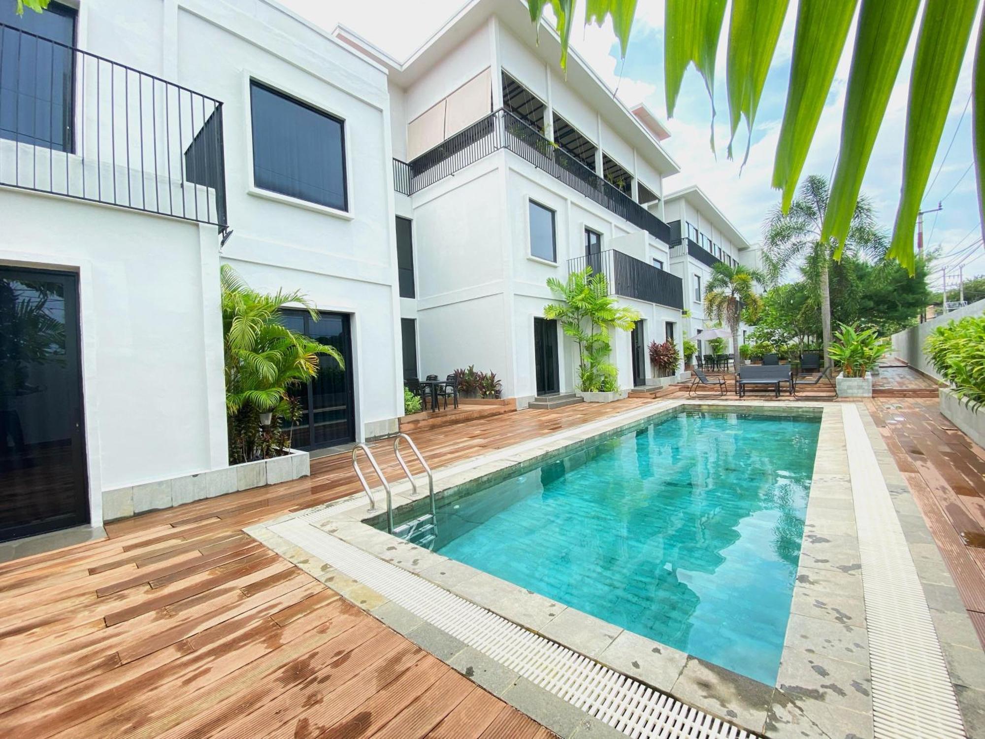 Onyx Hotel & Villa Tanjunguban Exterior foto