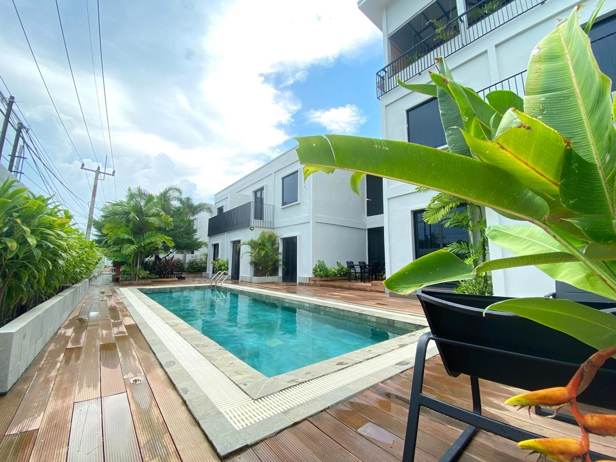 Onyx Hotel & Villa Tanjunguban Exterior foto